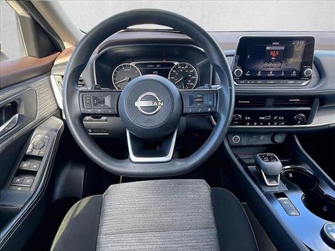 Used 2023 Nissan Rogue SV image 7