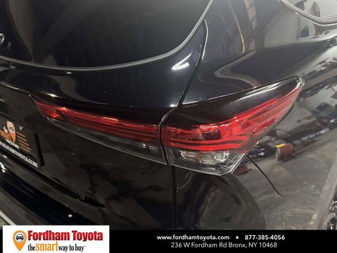 Used 2023 Toyota Highlander XSE AWD/4WD image 10
