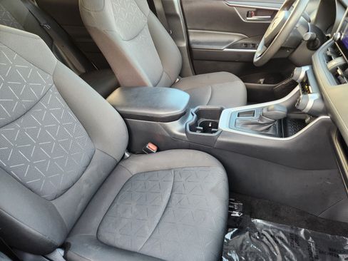 Used 2025 Toyota RAV4 XLE FWD image 8