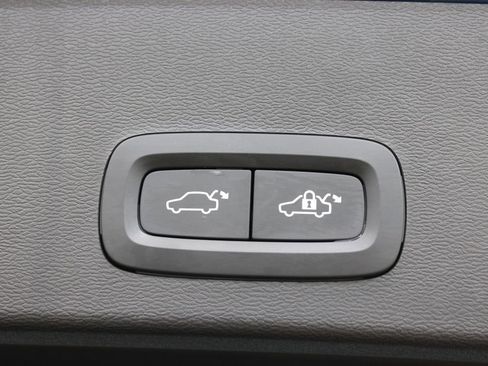 Used 2023 Volvo XC40 B4 Plus w/ Driver Assist Package image 33