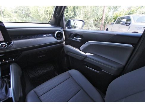 Used 2026 Chevrolet Colorado ZR2 AWD/4WD image 9