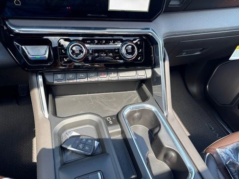 New 2026 GMC Sierra 2500 Denali AWD/4WD image 23