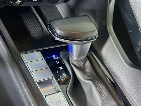 Used 2024 Hyundai Elantra Limited image 25