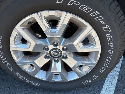 Used 2020 Nissan Titan SL w/ Moonroof Package AWD/4WD image 13