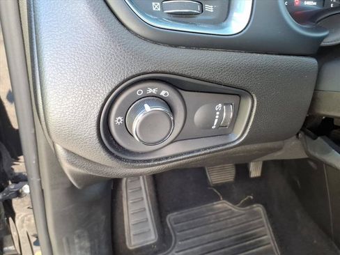 Used 2023 Jeep Renegade Latitude AWD/4WD image 25