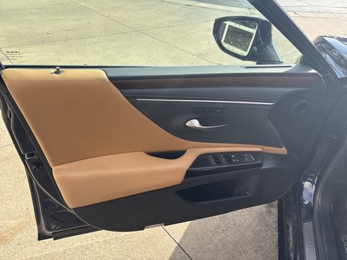 Certified 2025 Lexus ES 350 w/ Premium Package image 14