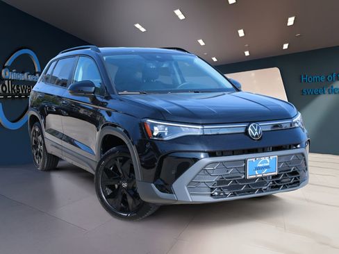 New 2026 Volkswagen Taos SE FWD image 3