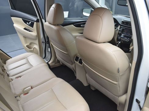 Used 2020 Nissan Rogue SL w/ Premium Package image 17