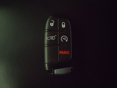 Used 2019 Jeep Grand Cherokee Altitude image 32