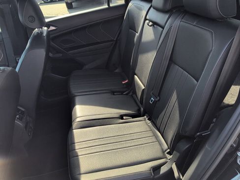 Used 2022 Volkswagen Tiguan SE R-Line image 58