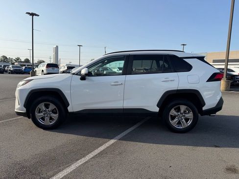 Used 2022 Toyota RAV4 XLE FWD image 4