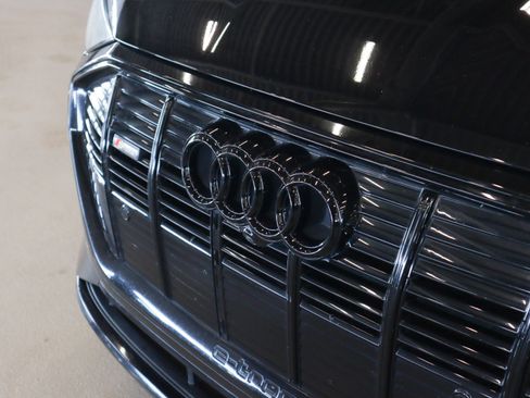 Used 2022 Audi e-tron Premium w/ Convenience Plus Package image 32
