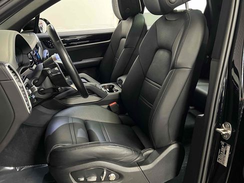 Used 2019 Porsche Cayenne S image 31