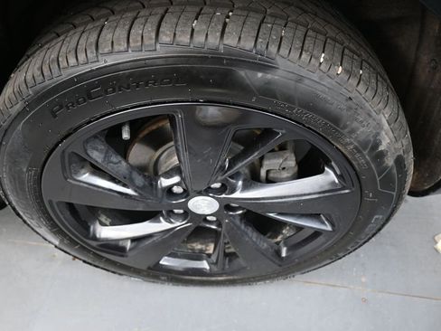 Used 2021 Buick Envision Essence w/ Sport Touring Package AWD/4WD image 9