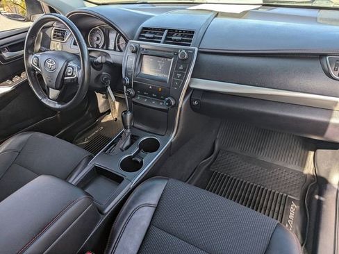 Used 2017 Toyota Camry SE image 12