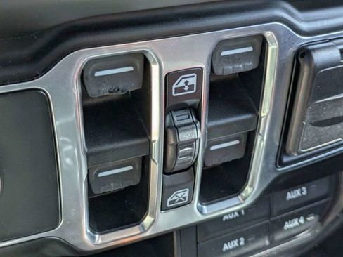 Used 2021 Jeep Gladiator Sport image 18