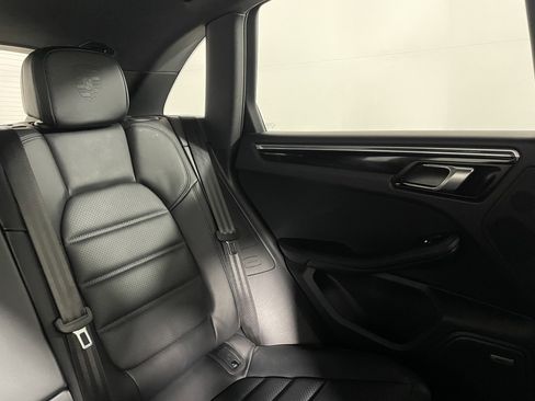 Used 2025 Porsche Macan image 17