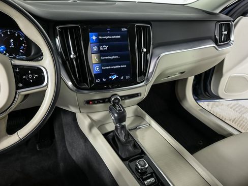 Used 2020 Volvo V60 T5 Momentum w/ Protection Package Premier image 13