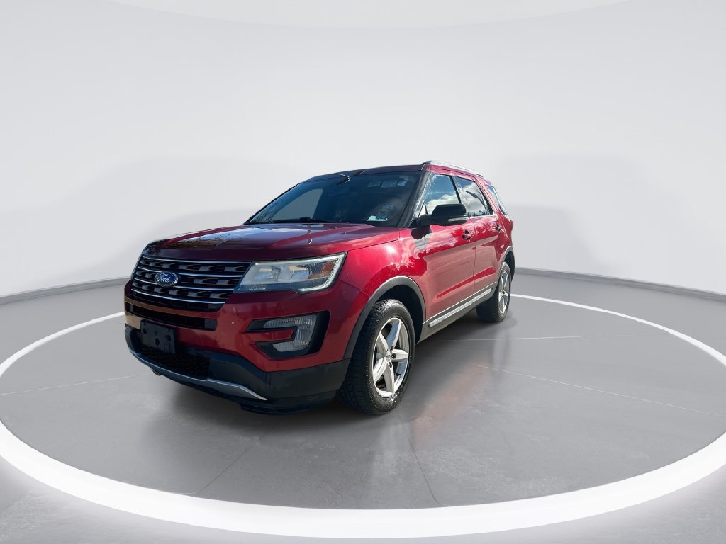 Used 2017 Ford Explorer XLT w/ Equipment Group 202A AWD/4WD image 4