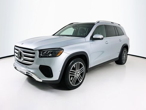 Used 2025 Mercedes-Benz GLS 450 4MATIC image 3