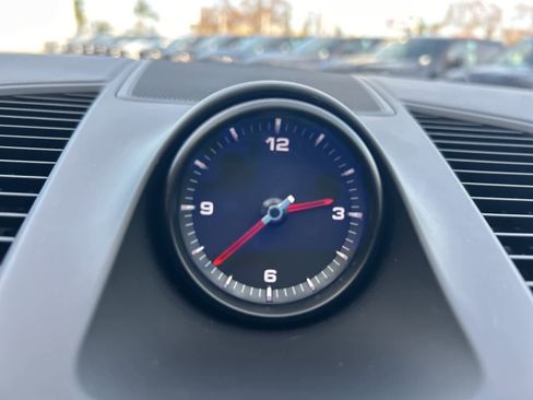 Used 2023 Porsche Cayenne Platinum Edition image 41