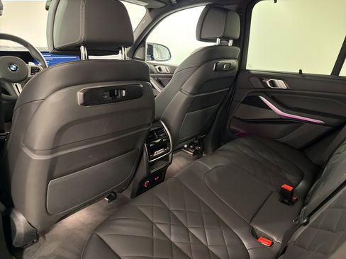 Used 2025 BMW X5 M60i w/ Climate Comfort Package image 21