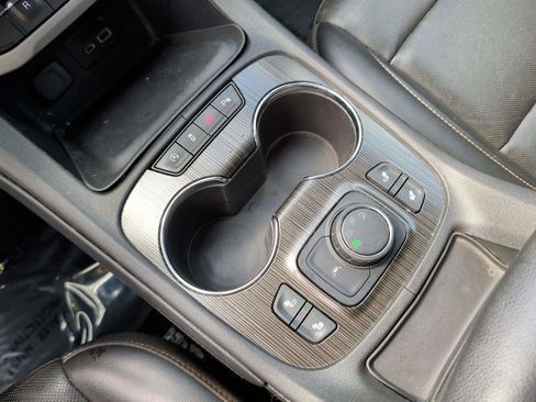 Used 2021 GMC Acadia SLT image 37