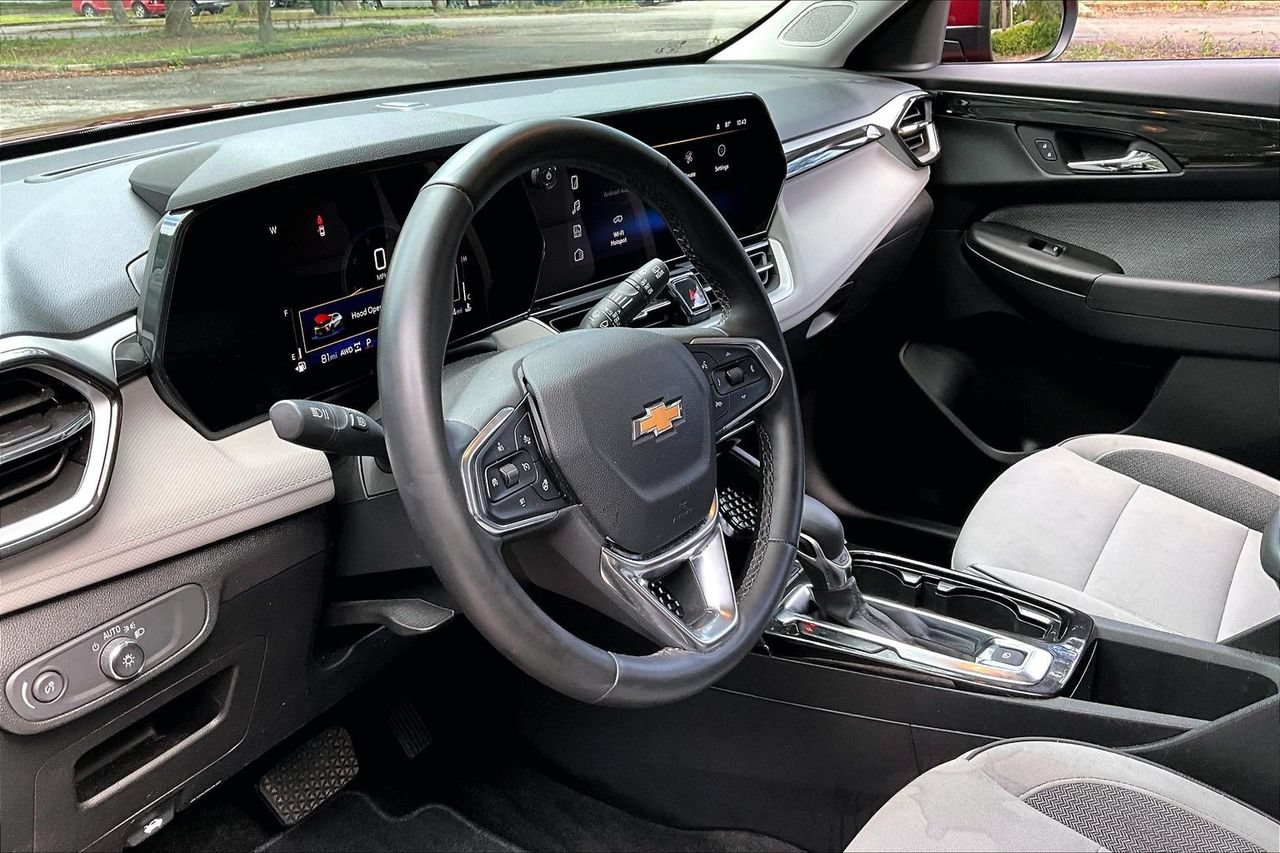 Used 2025 Chevrolet TrailBlazer LT w/ Convenience Package AWD/4WD image 14