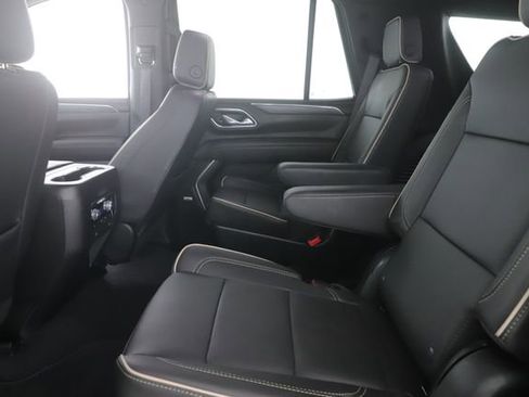 Used 2023 GMC Yukon SLT w/ SLT Premium Package AWD/4WD image 29