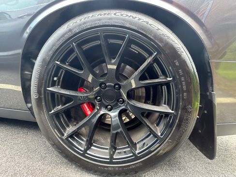 Used 2015 Dodge Challenger SRT Hellcat RWD image 18