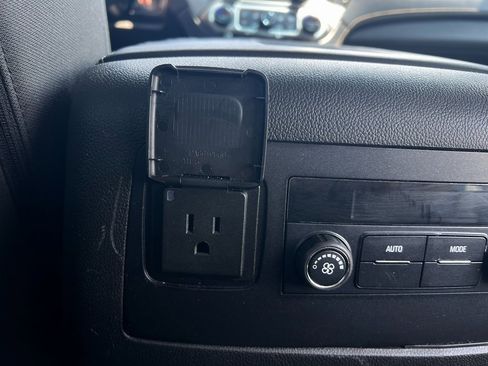 Used 2017 GMC Yukon SLE w/ SLE Value Package image 22