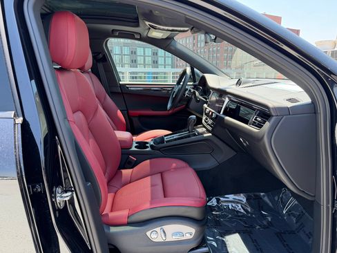 Used 2026 Porsche Macan AWD/4WD image 15