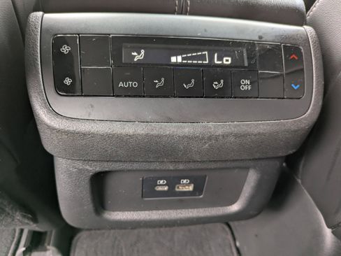 Used 2022 Nissan Pathfinder SL FWD image 15