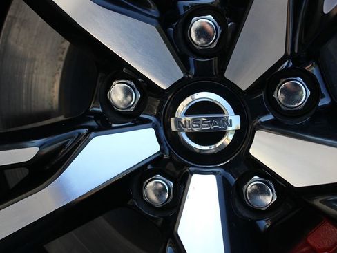 Used 2018 Nissan 370Z w/ Sport Package image 30