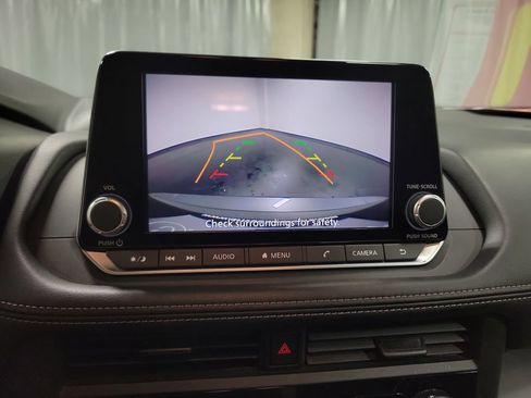 Used 2024 Nissan Rogue S AWD/4WD image 16