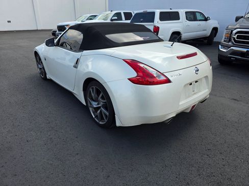 Used 2014 Nissan 370Z Touring w/ Sport Package RWD image 7