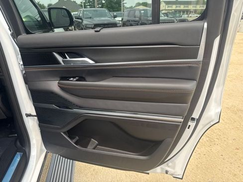 New 2026 Jeep Grand Wagoneer Summit AWD/4WD image 31