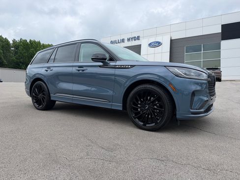 New 2026 Lincoln Aviator Reserve AWD/4WD image 2