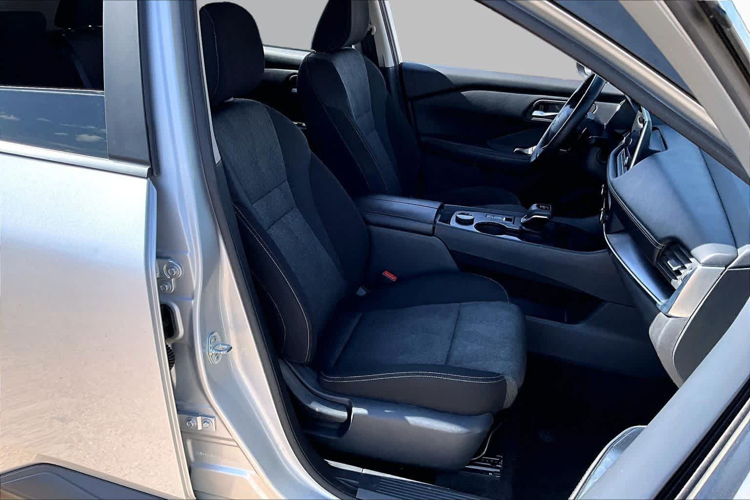 Used 2025 Nissan Rogue SV AWD/4WD image 9