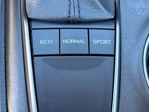 Used 2024 Toyota Camry SE FWD image 33