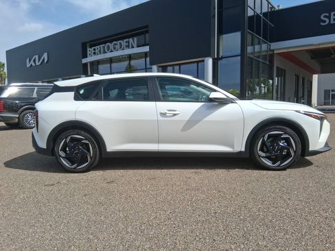 New 2026 Kia K4 EX FWD image 3