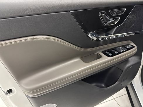 Certified 2023 Lincoln Corsair Reserve image 30