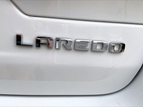 Used 2023 Jeep Grand Cherokee Laredo AWD/4WD image 10