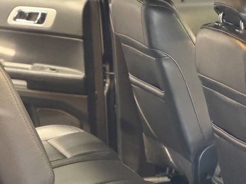 Used 2014 Ford Explorer XLT w/ Equipment Group 202A image 12