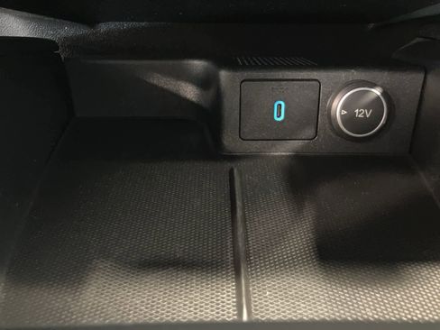 Used 2020 Ford Escape SE image 17