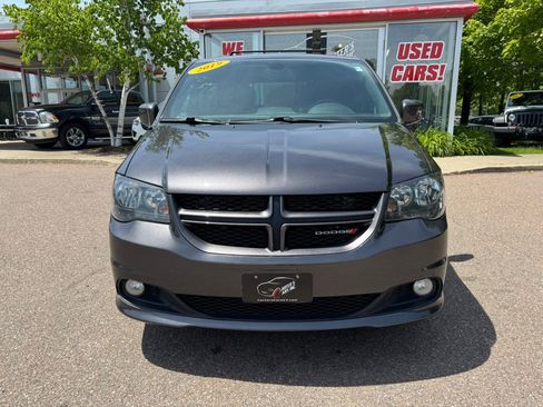 Used 2019 Dodge Grand Caravan GT FWD image 3