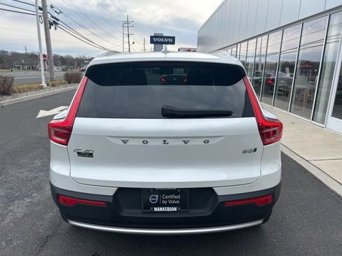 Certified 2025 Volvo XC40 B5 Plus image 4