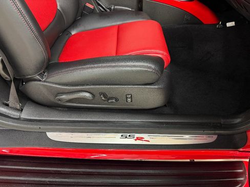 Used 2004 Chevrolet SSR w/ Preferred Equipment Group image 25