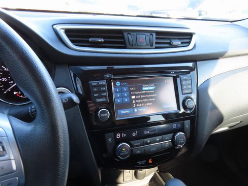 Used 2015 Nissan Rogue SV w/ SV Premium Package image 20