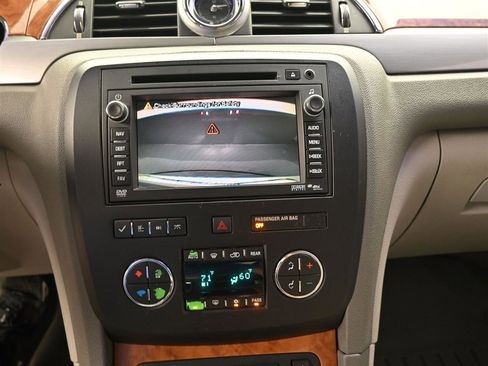 Used 2011 Buick Enclave CXL image 16
